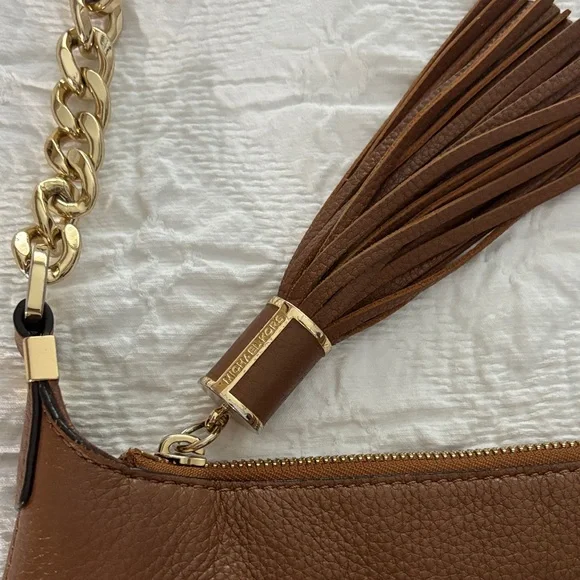 Michael Kors Carmel/ Tan Leather Shoulder Bag with Gold Chain - Picture 2 of 10